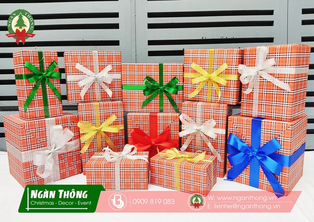 BÁN HÀNG HỘP QUÀ CÂY THÔNG NOEL, TẾT, SỰ KIỆN 0938.456.135 Hop-qua-trang-tri-noel%20%286%29