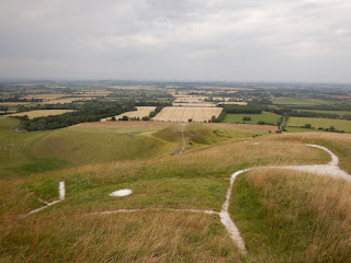 Au premier plan, The White Horse, au second, Dragon Hill.