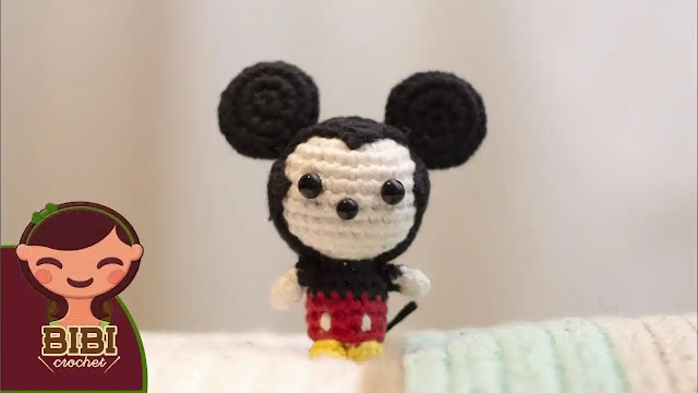 Mini Amigurumi Mickey Mouse a Crochet