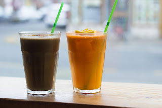 earth smoothie and orange carrot juice, Eatery Hopping: Vegan Brunch at Milgi, Cardiff, www.imogenmolly.co.uk