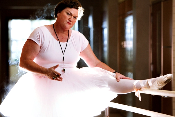 Dot Marie Jones en Glee