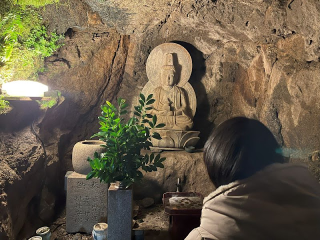 奥之院石窟の弥勒菩薩像