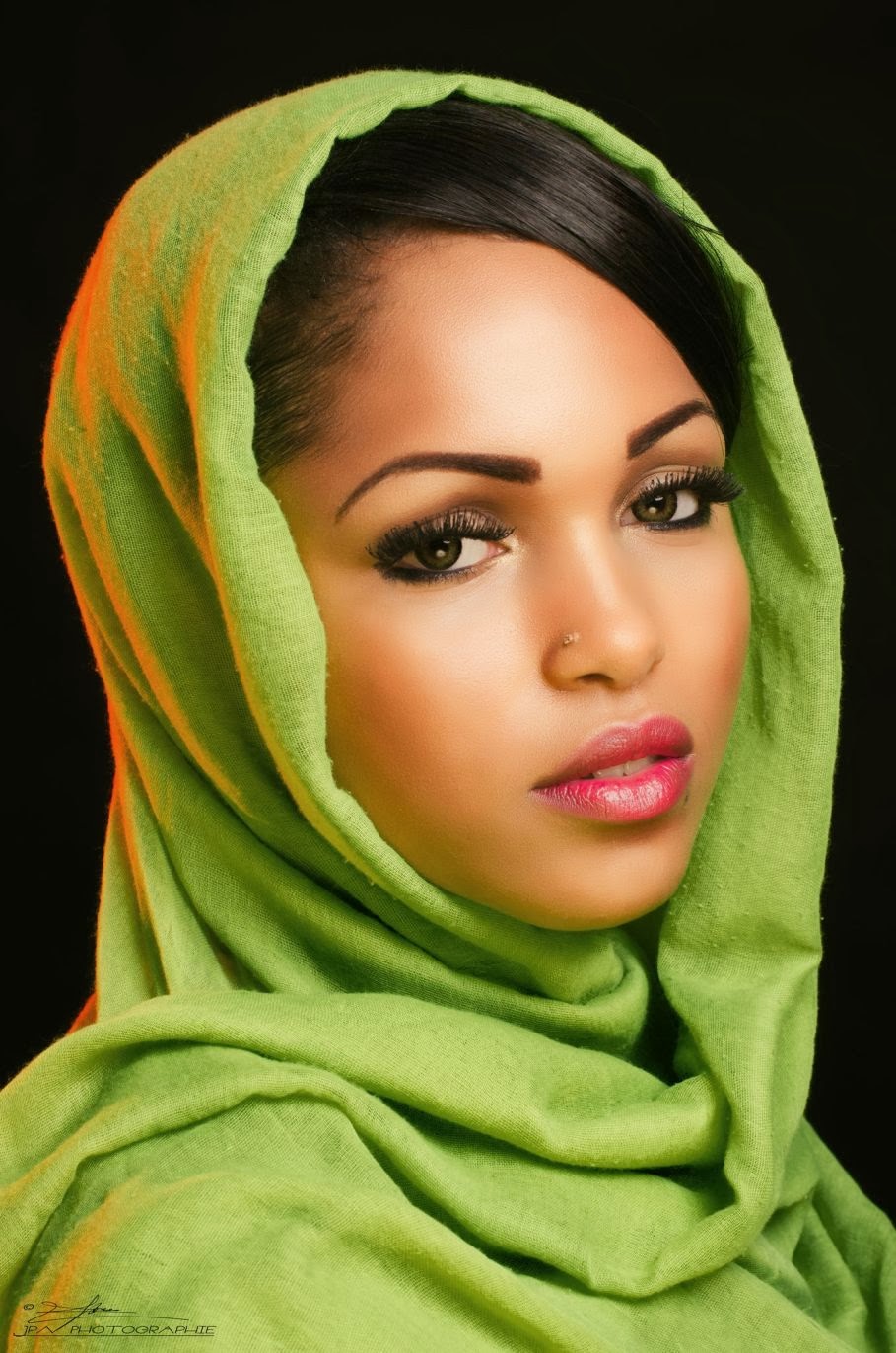 30 Beautiful Portraits  of Girls in Hijab 