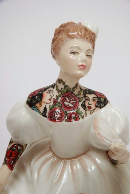 Jessica Harrison esculturas figuras porcelana mulheres tatuadas