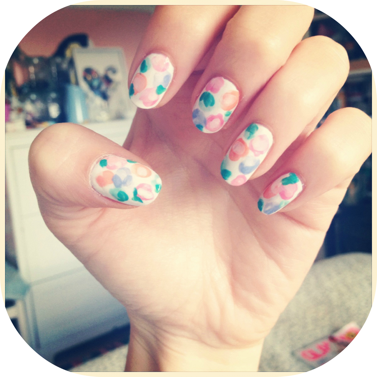 faded vintage flower nail art:  BURKATRON