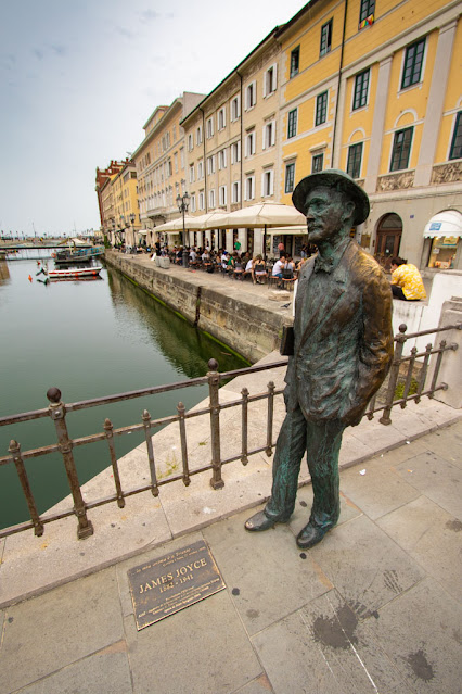 Canal Grande-Trieste-Statua di James Joyce