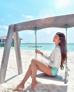 Alanna Panday in a lovely geen Shorts and White Shirt beach Side Pics (1) bollycelebs.in Exclusive Pics.jpg