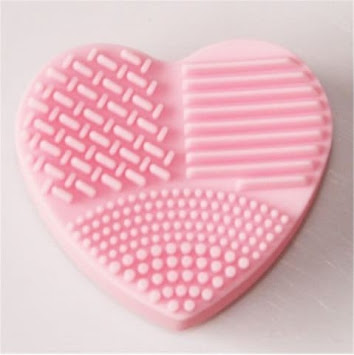 https://www.rosegal.com/makeup-brushes-tools/heart-shaped-board-wash-silica-glove-scrubber-up-cosmetic-tools-for-makeup-1894392.html?lkid=12883876