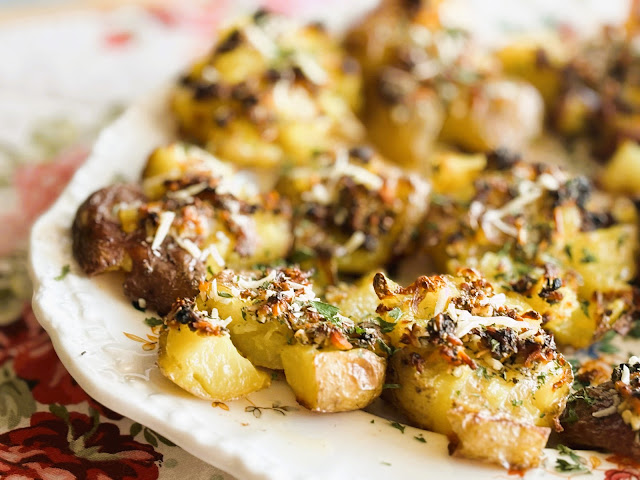 Garlic Butter Parmesan Smashed Potatoes