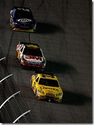 2010 Daytona 500 Clint Bowyer leads Greg Biffle