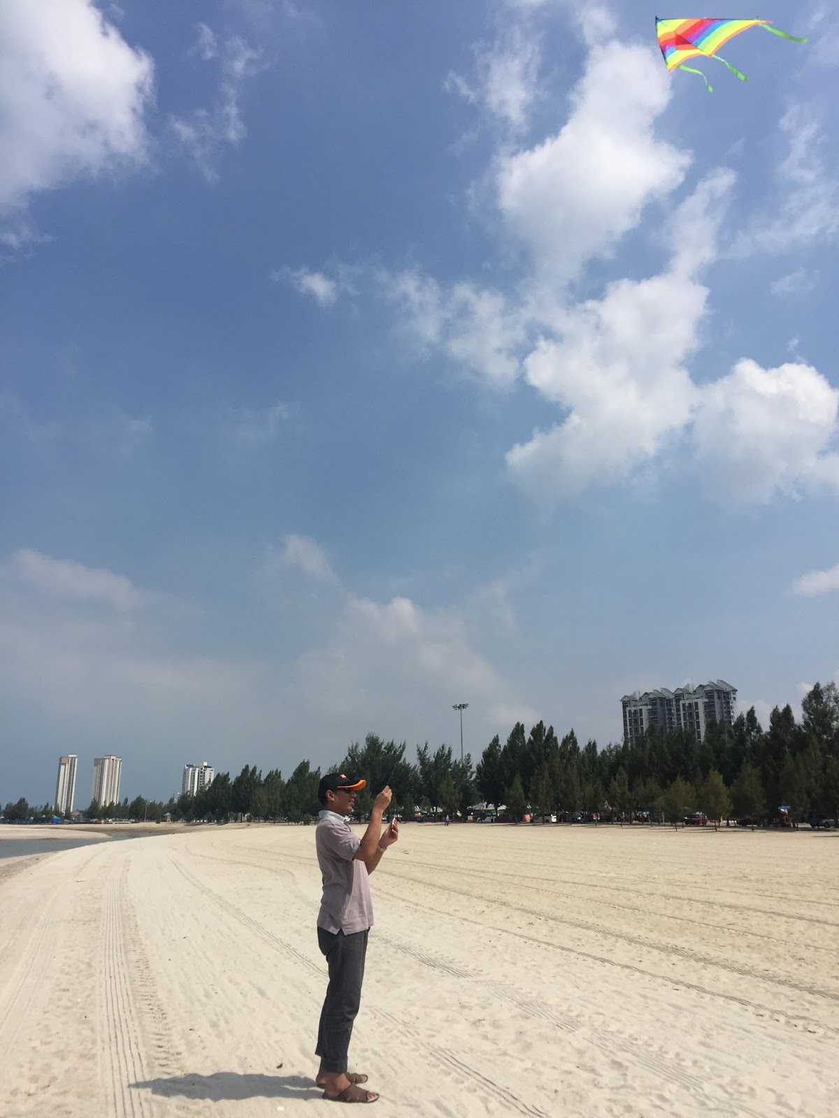 Main Layang-layang Tepi Pantai Klebang, Melaka.  AmyHilmirda