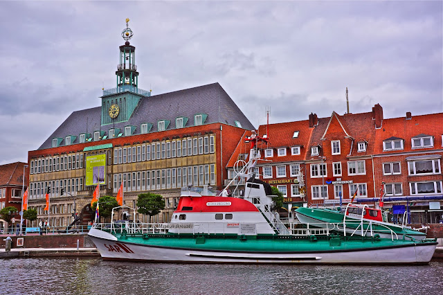 Picture of the town hall in Emden, Germany.