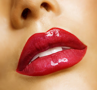 memilih lipstik untuk bibir merah indah
