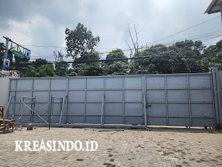 Pintu Pagar Gudang Besi untuk Hasta Bersama Jalan Raya Bogor [ RO ]