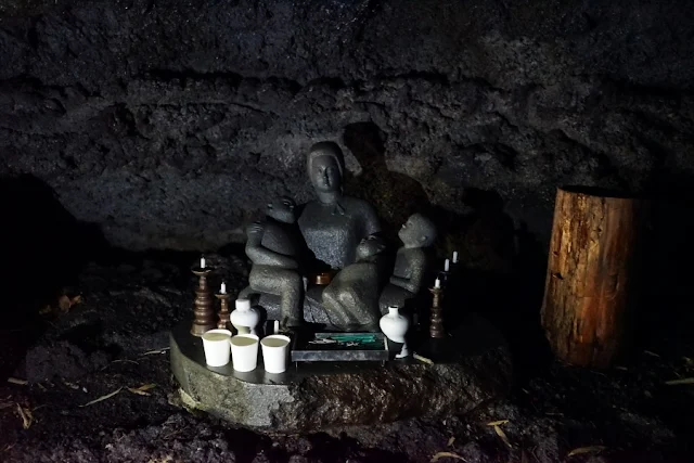 富士山自然休養林～須山御胎内の木花咲耶姫像