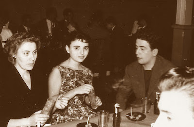 María Lluïsa Puget i González con su madre y Lucie Francino