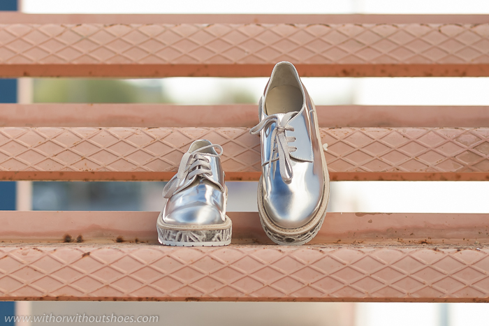 Adicta a los Zapatos Nuevos Brogues metalizados color Plata de AGL