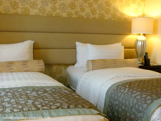 CRIMSON HOTEL FILINVEST CITY MANILA: GOING SOUTH ON A WEEKEND