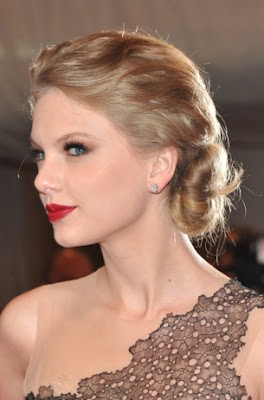 1. Taylor Swift  Hairstyles 2014