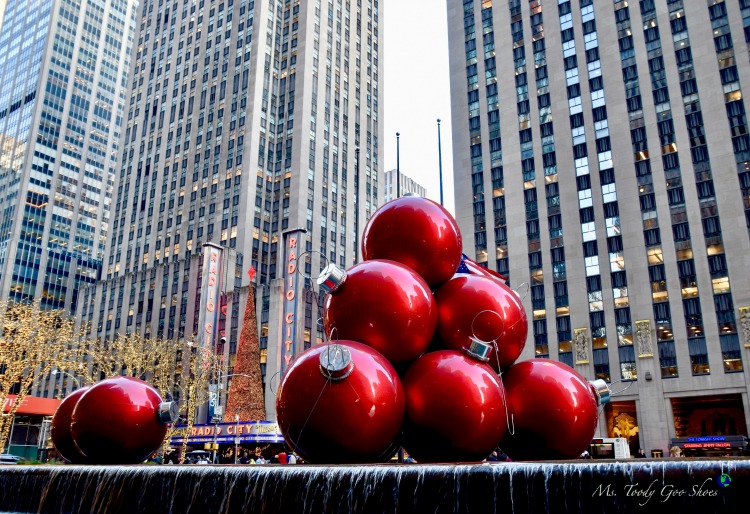 One of 10 Must- See Holiday Sights in Midtown, New York City | Ms. Toody Goo Shoes