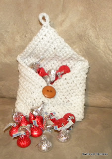 Swilrs and Sprinkles: Free crochet Valentine envelope pattern