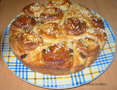 Brioche con pasas y azúcar perlado