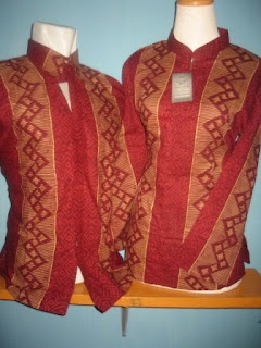 Foto Baju Batik 2010 Sepasang Ayah Ibu Laki Perempuan Murah Grosir  Rumah Islami 2010