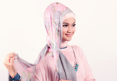 Foto Jilbab Pashmina Modern Kombinasi