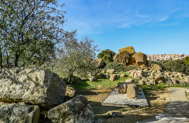 Vestígios do Templo de Zeus, no Vale dos Templos de Agrigento