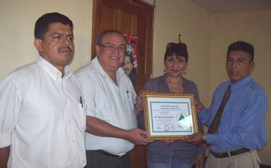 Pastores nicaragüenses reciben ayuda para mejorar templos
