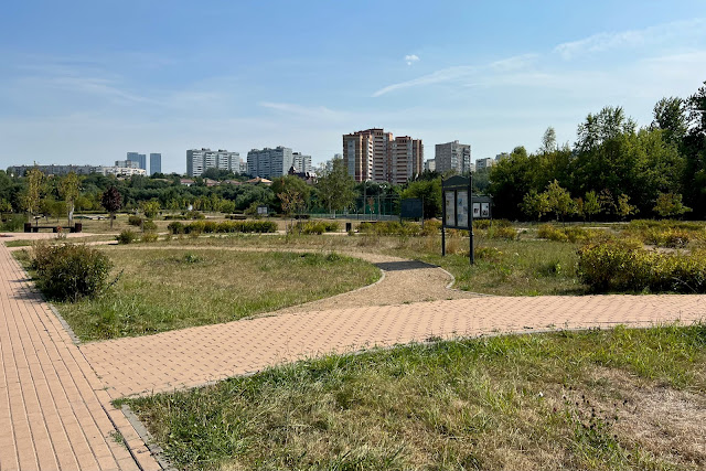 Кременчугская улица, парк «Долина реки Сетунь» Кременчугская улица, парк «Долина реки Сетунь»