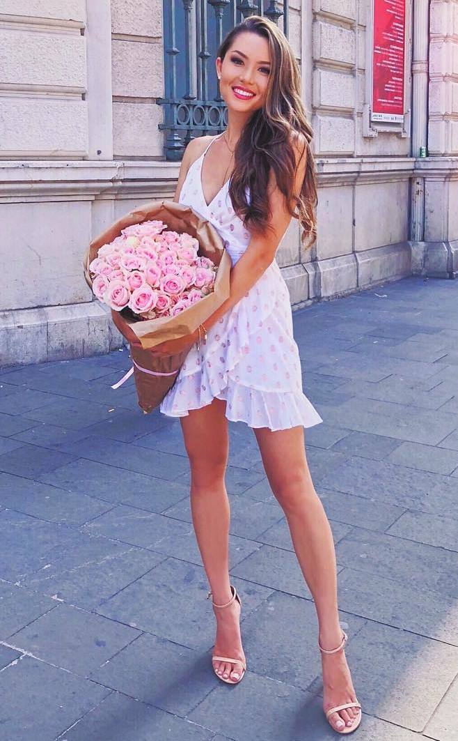 pretty cool outfit / white dress and heels