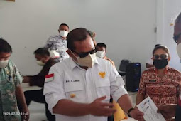 Elly Engelbert Lasut Serahkan Bantuan ke Warga dan Tenaga Kesehatan di Miangas