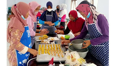 Pelatihan Pembuatan Kue Kering, Tim Penggerak PKK  se-Kecamatan Pituruh