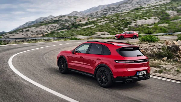 Novo Porsche Cayenne GTS 2024 V8 biturbo com 500 cv