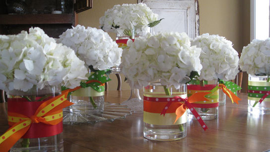 Easy centerpieces Hydrangeas are a great wedding flower because of their