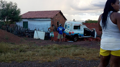 PACUJÁ-CE: AMBULÂNCIA SOFRE ACIDENTE NA CE 321 QUE LIGA MUCAMBO A PACUJÁ