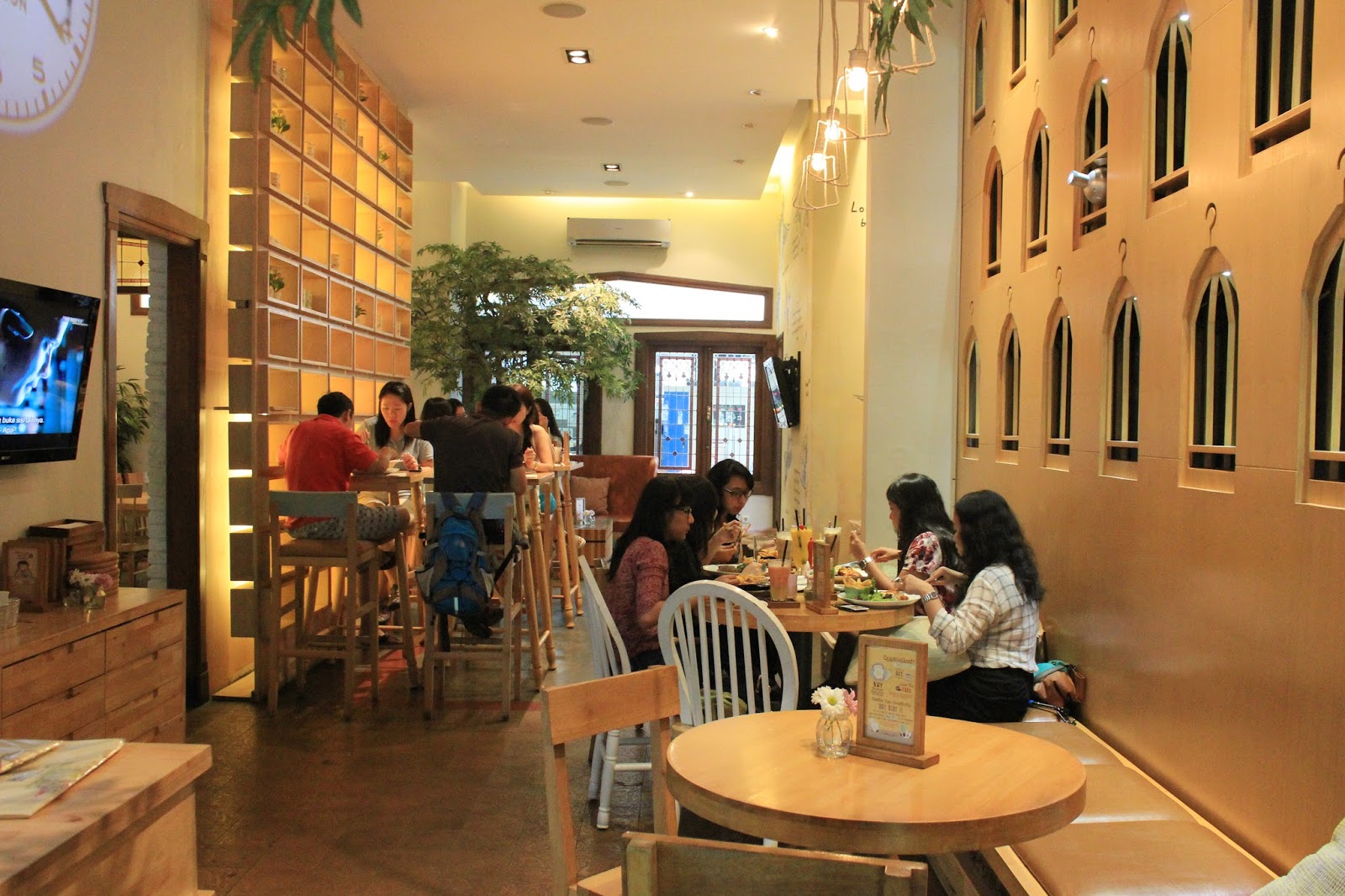 hummingbird-eatery-bandung