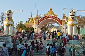 Leones Kyaiktiyo Pagoda