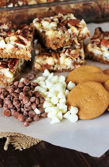 ll become crazy for this gingerbread Christmas version of the classic Gingerbread Magic Cookies