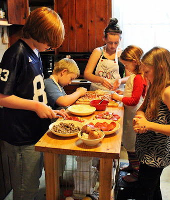 Kids Making Pizza