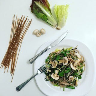 .... saboroso prato é diversão garantida para você e sua família: Experimente a salada de macarrão com cogumelos frescos...Hmmmm... que fome! 