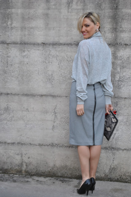 outfit grigio come abbinare il grigio abbinamenti grigio how to wear grey how to combine grey how to match grey blonde girl blonde hair blondie outfit casual invernali outfit da giorno invernale outfit gennaio 2016 january  outfit january 2016 outfits casual winter outfit mariafelicia magno fashion blogger colorblock by felym fashion blog italiani fashion blogger italiane blog di moda blogger italiane di moda fashion blogger bergamo fashion blogger milano fashion bloggers italy italian fashion bloggers influencer italiane italian influencer