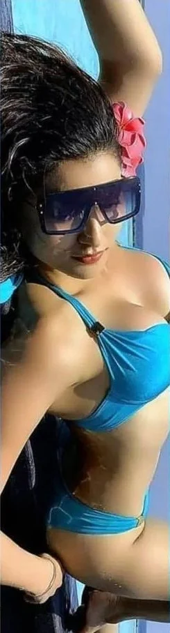 Urvashi Rautela boobs