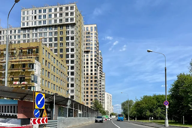 улица Лётчика Осканова, строящийся жилой комплекс «Тринити»