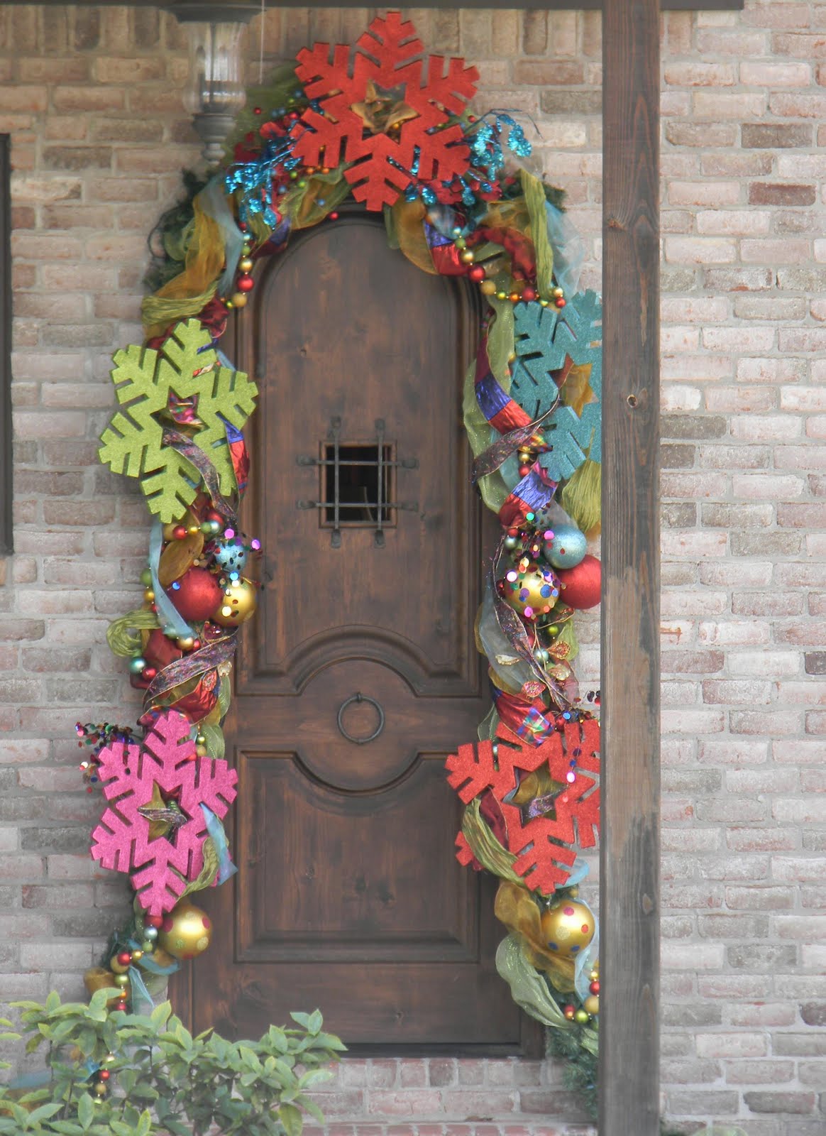50 Best Christmas Door Decorations for 2022