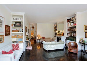 Rebecca de Ravenel's living room in her New York apartment before being redecorated 