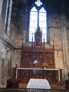2016.03.27-034 autel à panneaux sculptés dans l'église Notre-Dame