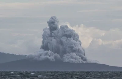 Anak-Krakatau volcano before and after the tsunami Planet-today.com