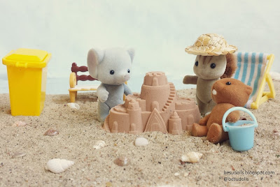 Zwierzaki na plaży./ Sylvanian Families on the beach